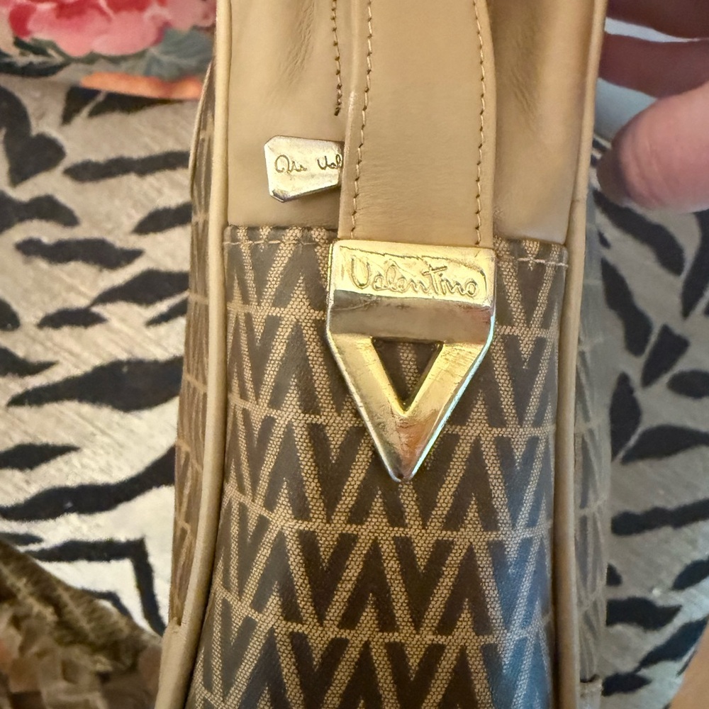 Mario Valentino Brown Crossbody Bag with V-Logo exc cond w dust bag - Picture 7 of 8